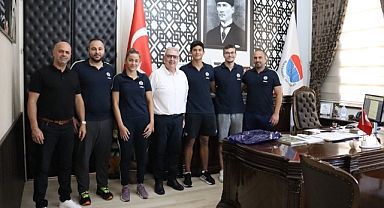 Atılgan, Fenerbahçe Spor Kulübü Yüzme Şubesi antrenörlerini ve sporcularını ağırladı