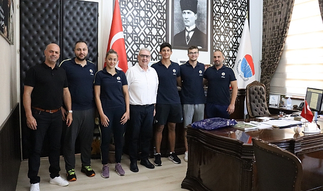 Atılgan, Fenerbahçe Spor Kulübü Yüzme Şubesi antrenörlerini ve sporcularını ağırladı