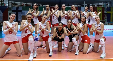 Bakan Aşkın Bak,  Avrupa Şampiyonu olan Kadın Voleybol Milli Takımı için tebrik mesajı yayımladı