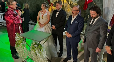 Başkan Atilla Öztürk, Oğuzhan Sevinç ve Merve Çankara’nın nikahını kıydı