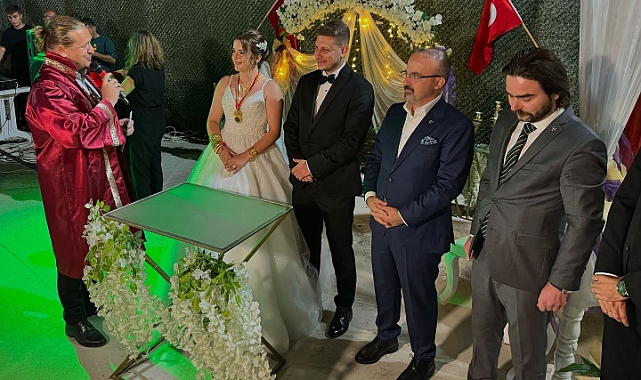 Başkan Atilla Öztürk, Oğuzhan Sevinç ve Merve Çankara’nın nikahını kıydı