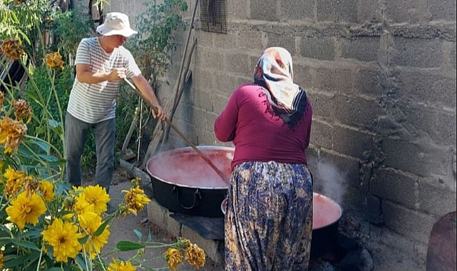 Bayramiç'te salça kazanları kaynadı
