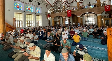 Biga Kaymakamı Ercan Kayabaşı, 30 Ağustos Zafer Bayramı'nda Mevlid-i Şerif programına katıldı