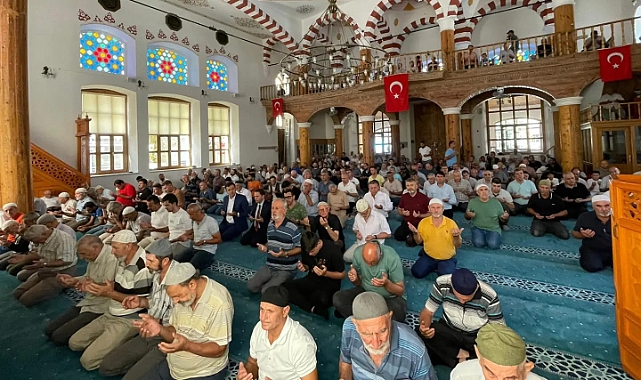 Biga Kaymakamı Ercan Kayabaşı, 30 Ağustos Zafer Bayramı'nda Mevlid-i Şerif programına katıldı