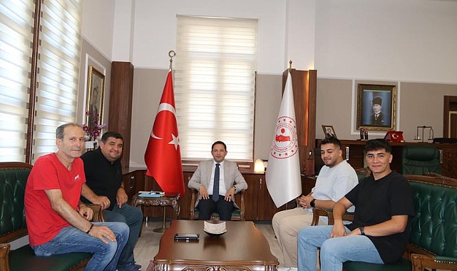 Biga’s Beyazoğlu Futbol Takımından Kaymakam Kayabaşı’na ziyaret