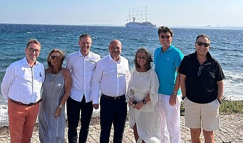 Bozcaada, dünyanın en büyük yelkenlilerinden "Club Med 2"yi ağırladı