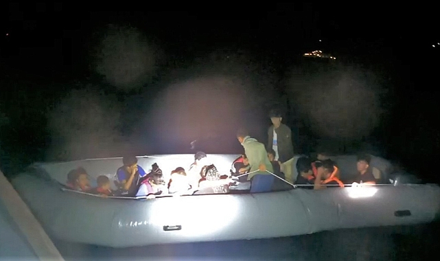 Çanakkale açıklarında 10 düzensiz göçmen yakalandı