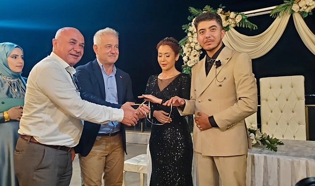 CHP'li heyet nişan törenine katıldı