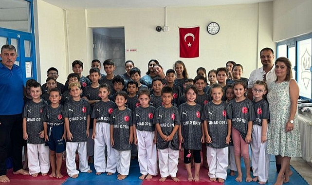 Çınar Optik forma sponsoru oldu
