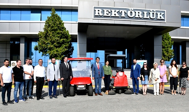 ÇOMÜ, sürdürülebilirlik hedefleri doğrultusunda elektrikli araçları filoya ekledi