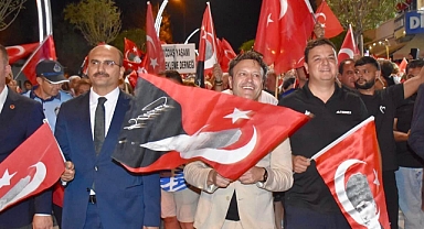 Gelibolu'da 30 Ağustos Zafer Bayramı fener alayı coşkusu