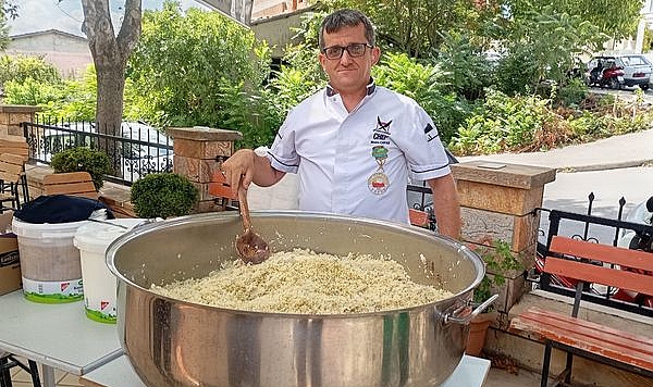Göleköylü Metin Çapar'dan hayır yemeği