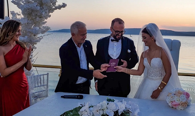 İsmet Güneşhan, Ezgi ve Serkan'ın düğün töreninde nikah şahitliği yaptı