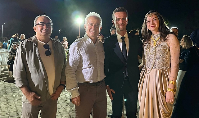 İsmet Güneşhan, Selenay ve Ziya'nın kına gecesine katıldı