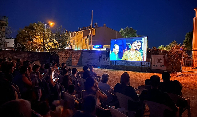 Küçükkuyu'da açık hava sinema geceleri