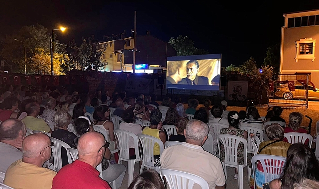 Küçükkuyu'da açık hava sineması etkinlikleri Atatürk 2 filmi ile tamamlandı
