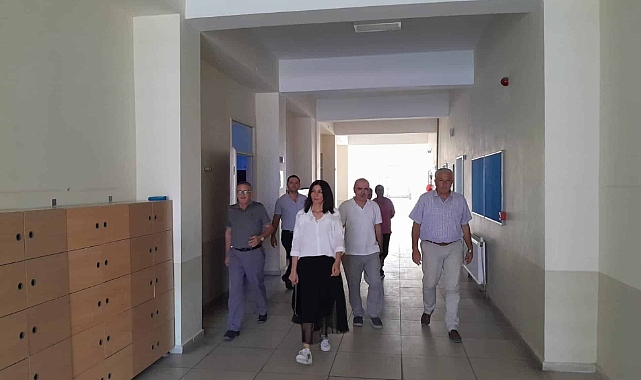 Müdür Hayta, Ezine’de okulları ziyaret etti