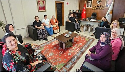Naim Makas, İl ve İlçe Kadın Kolları Başkanlarını ağırladı