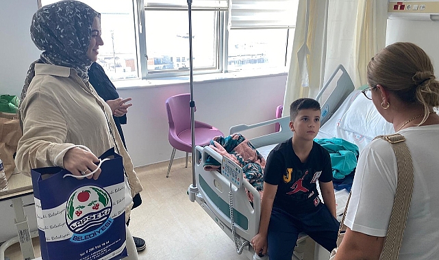 Neşe Öztürk'ten Lapseki Devlet Hastanesi'nde yatan vatandaşlara ziyaret