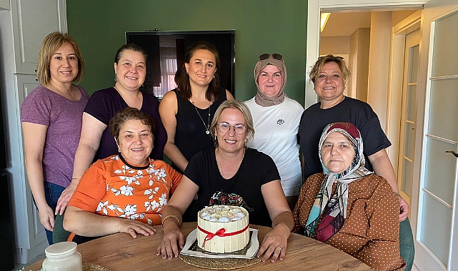 Nilgün Arslan’a CHP Kadın Kolları’ndan doğum günü sürprizi