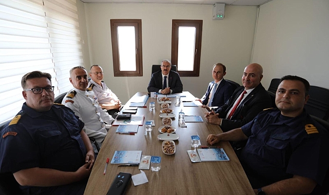 Vali Toraman, Küçükkuyu Sahil Güvenlik Karakol Komutanlığını ziyaret etti