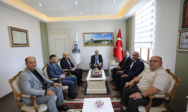 Vali Toraman ziyaretçilerini ağırladı