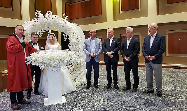 Ahmet Kerim ve Kübra dünya evine girdi