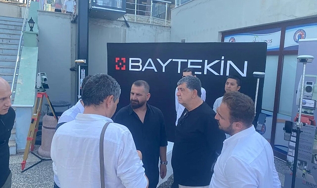 Başkan Ertuğrul vatandaşlarla bir arada
