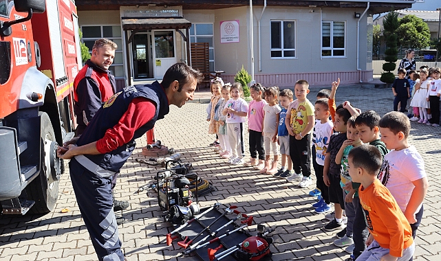 Bayramiç Belediyesi İtfaiye Haftası etkinliklerinde miniklerle buluştu