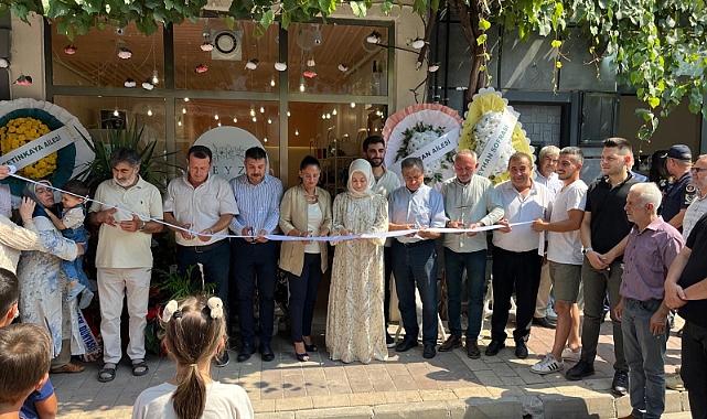 Beyza Flowers &amp; More işyeri Bayramiç'te açıldı