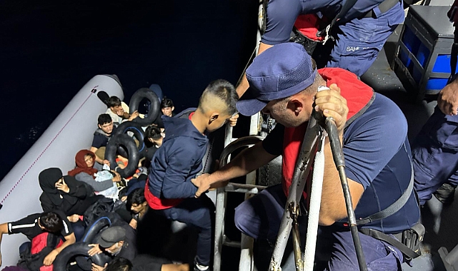 Çanakkale açıklarında 19 düzensiz göçmen