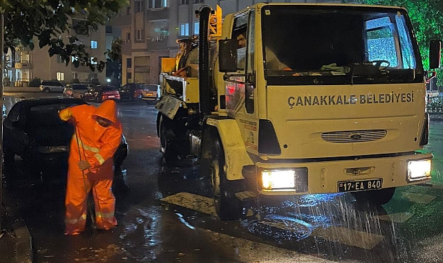 Çanakkale’de yağmur etkisini gösterdi, belediye ekipleri sahada