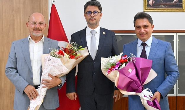 ÇOMÜ'de dekanlık devir teslim töreni