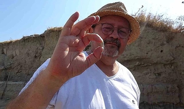 ÇOMÜ’den tarihe katkı: 4000 yıllık silindir mühür bulundu