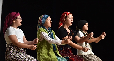 "Dudu Kızın Türküsü" sahnelendi