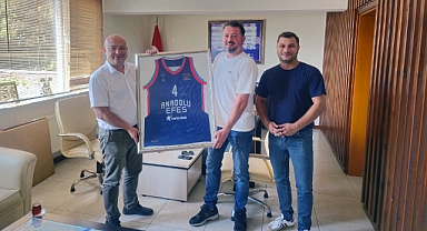 Efes Pilsen Yetkilileri, Belediye Başkanı Yahya Göztepe'yi ziyaret etti