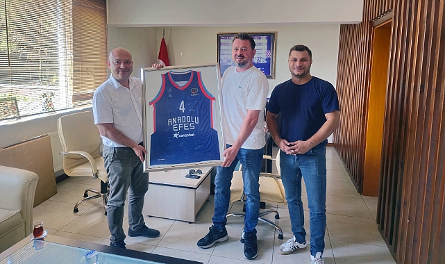 Efes Pilsen Yetkilileri, Belediye Başkanı Yahya Göztepe'yi ziyaret etti