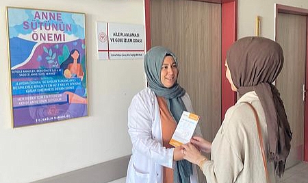 Ezine İlçe Sağlık Müdürlüğü'nden “Emzirmek Annenin, Anne Sütü Bebeğin Sigortasıdır” etkinliği
