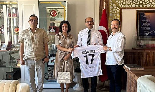 Geliboluspor Kulübü, Kaymakam Bekir Abacı'ya forma hediye etti