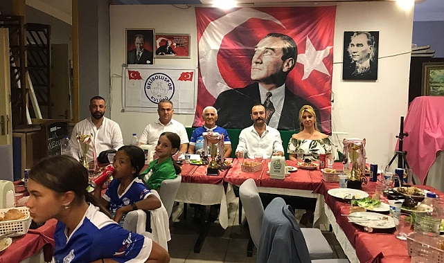Geliboluspor, sporcular ve aileleri ile dayanışma yemeğinde buluştu