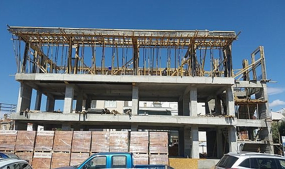 Geyikli Belediyesi'nden çevre temizliği ve Kültür Merkezi inşaatı çalışmaları