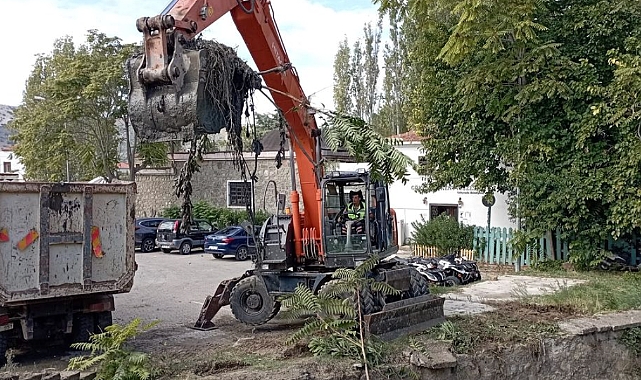 Gökçeada Belediyesi'nden dere temizliği çalışmaları