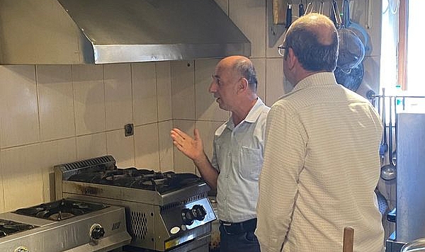 Gökçeada Belediyesi'nden lokantalara yağlı kanal denetimi