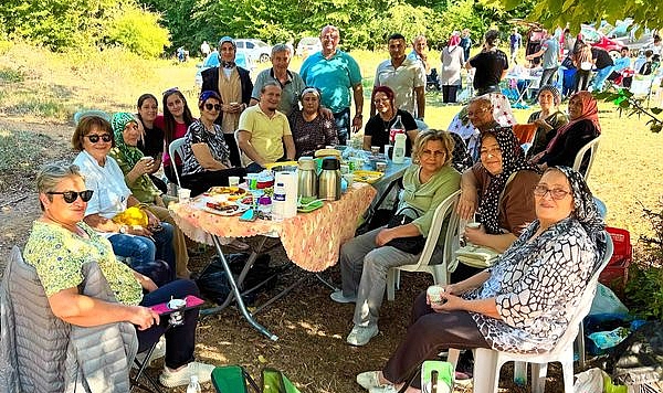 İYİ Parti Lapseki İlçe Teşkilatı Bostancı’da piknik düzenledi
