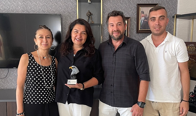 Jülide İskenderoğlu, Metin Ablak ve yönetimini ağırladı