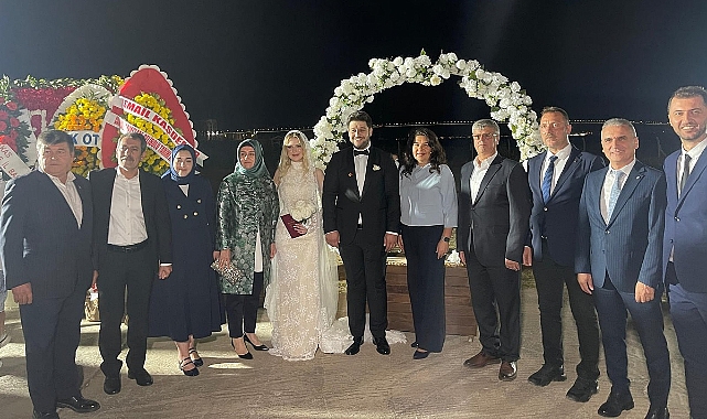 Jülide İskenderoğlu ve Bülent Turan’ın Eşi Kevser Turan, Fırat Yıldız ve Öykü’nün düğününe katıldılar