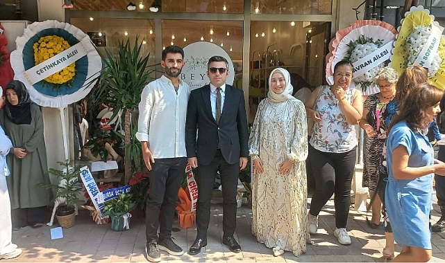 Kaymakam Emrah Bütün, Beyza Çiçekçiliğin  açılışına katıldı