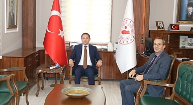 Kaymakam  Ercan Kayabaşı, Vergi Dairesi Müdürü Ahmet Torun'u makamında kabul etti