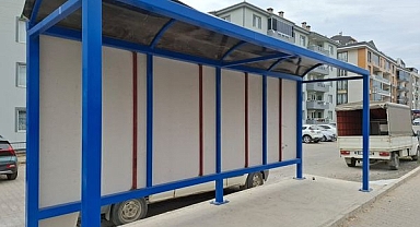 Lapseki'de yolcu bekleme durakları ve yaya kaldırımı çalışmaları tamamlandı