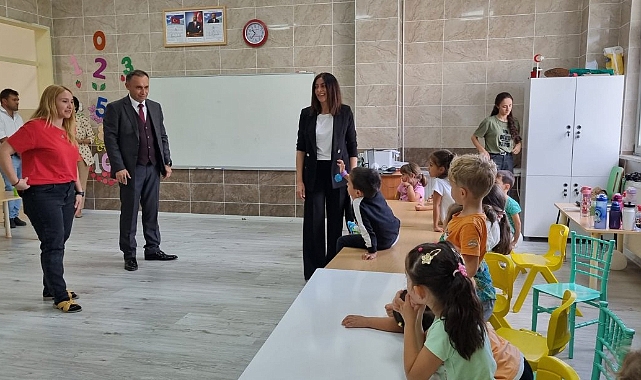 Müdür Hayta, Ayvacık’ta okul ziyaretlerinde